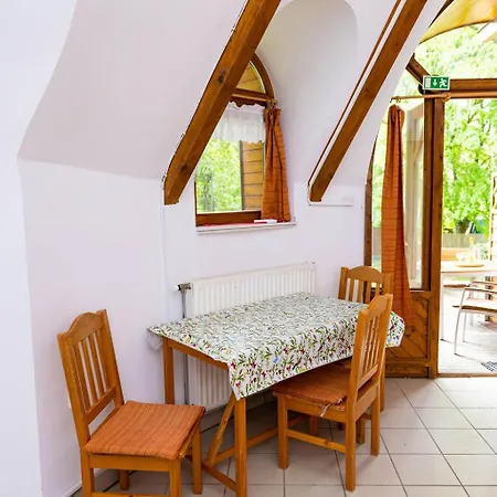 アパートホテル Gesztenye Nyaralopark バラトンウドヴァリ